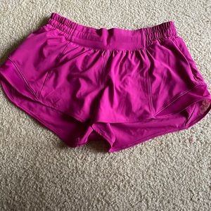 Womens 6 Ripened Raspberry Lululemon Shorts 2.5